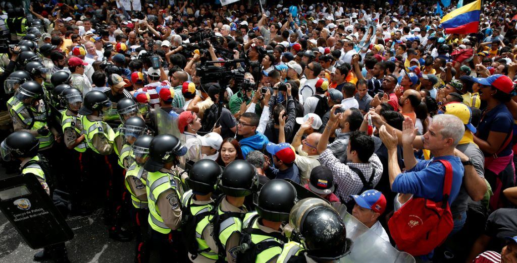 Opposition supporters clash with riot policemen during a rally to demand a referendum to remove President Nicolas Maduro in Caracas, Venezuela. File photo REUTERS/Carlos Garcia Rawlins
